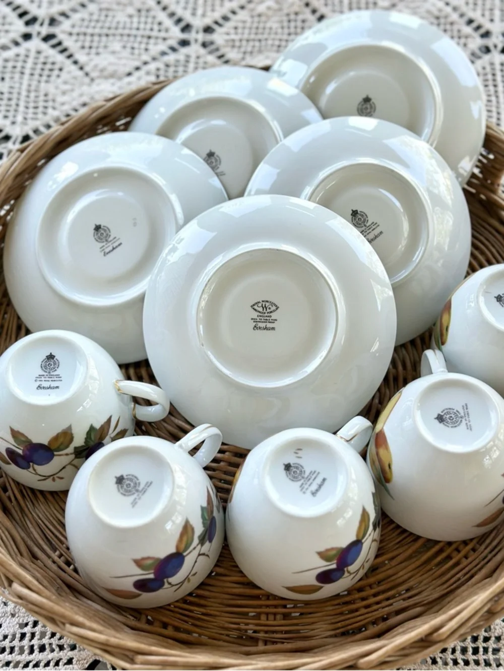 5 Vintage Royal Worcester Evesham Cups and Saucers Set England Gold Trim